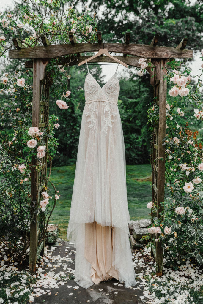 Eolia Mansion rose garden wedding dress photo